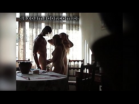❤️ Els amics sexuals conviden un home gegant i un trio amb ell ❌ Sexe de qualitat al ca.wassell.ru